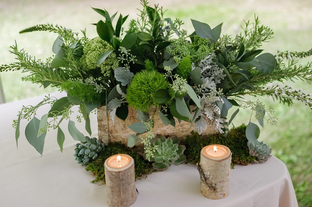Dark green table centrepiece
