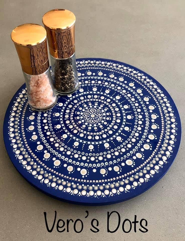 Lazy susan dot painted by Veronica Ferrer